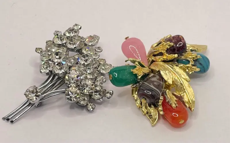 Broches con piedras semipreciosas